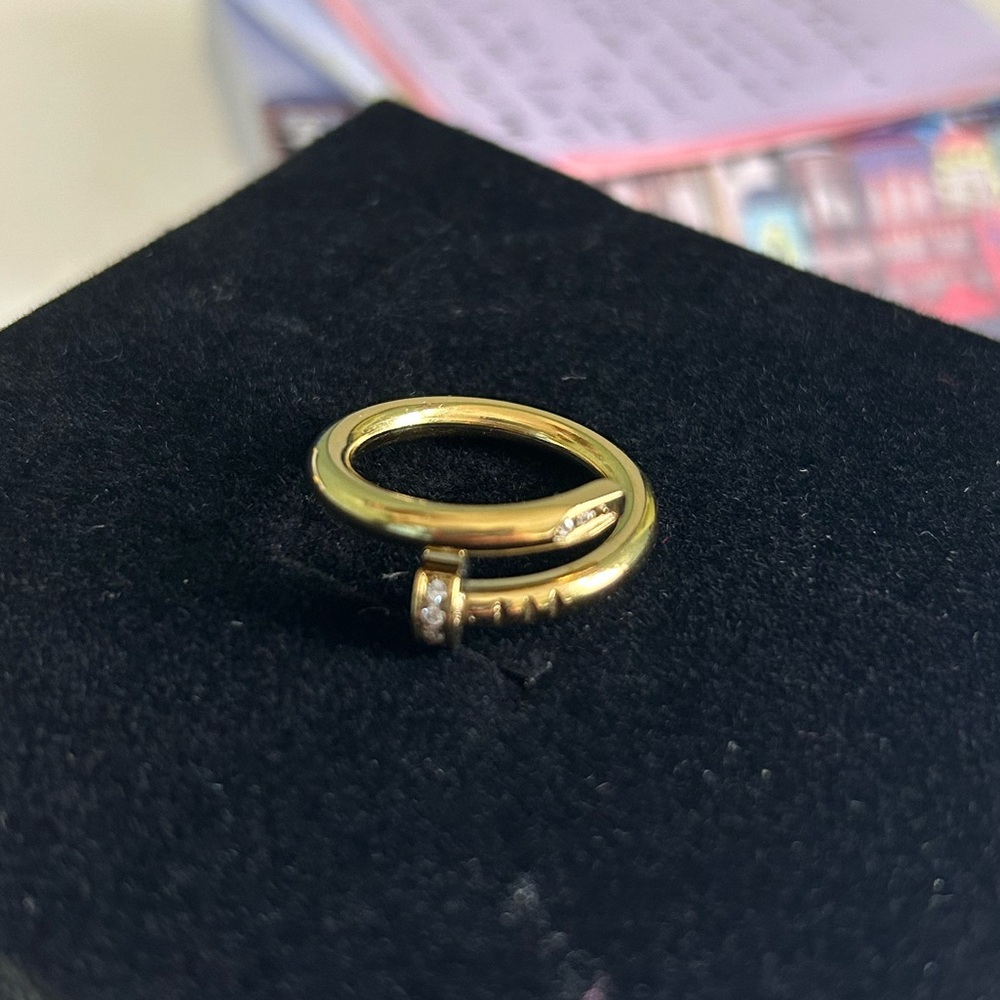 Elegant Gold Ring with Diamond Accent